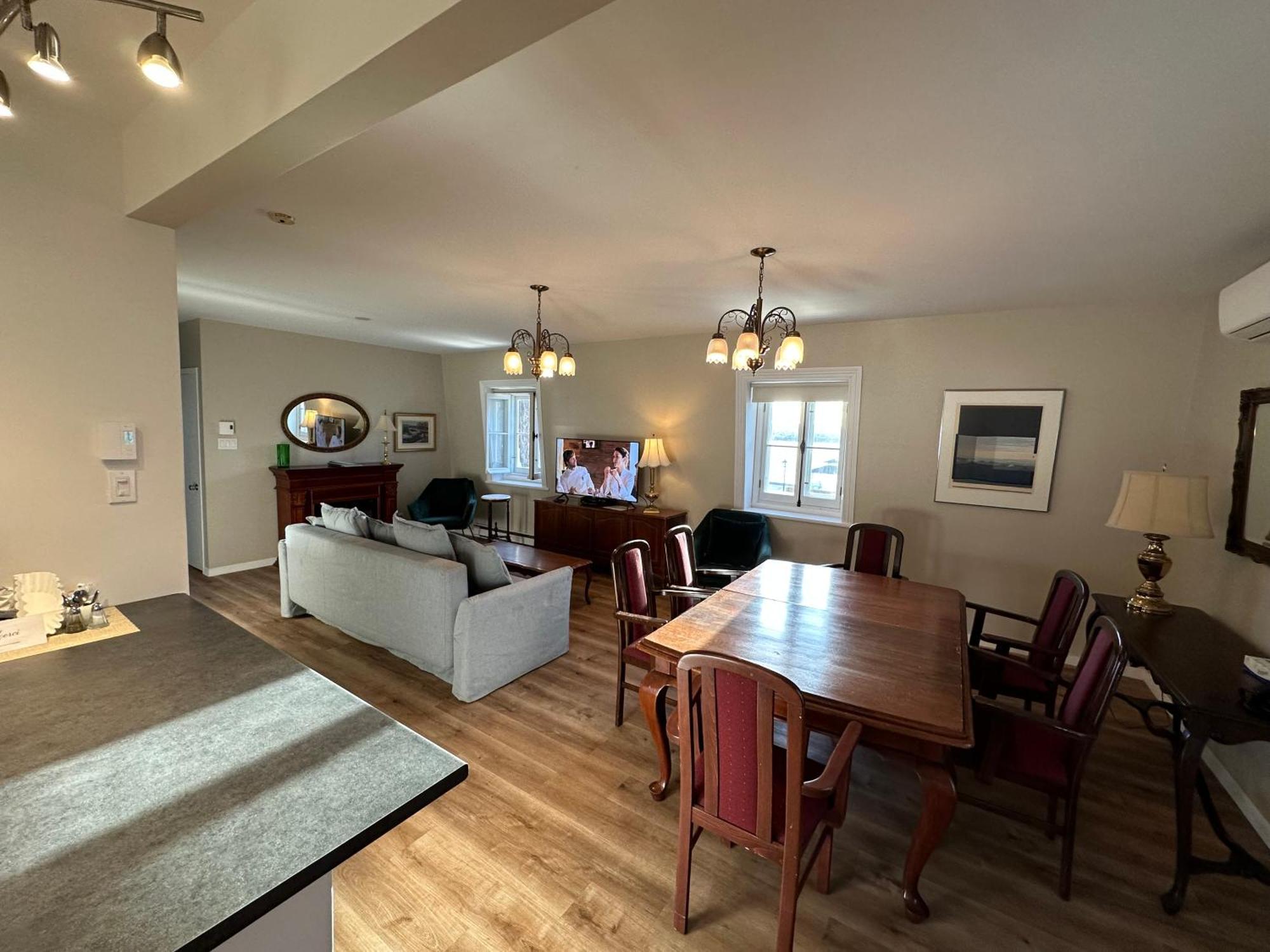 Goeliche Hotel Et Appartement Saint-Laurent-de-l'ile d'Orleans Eksteriør bilde