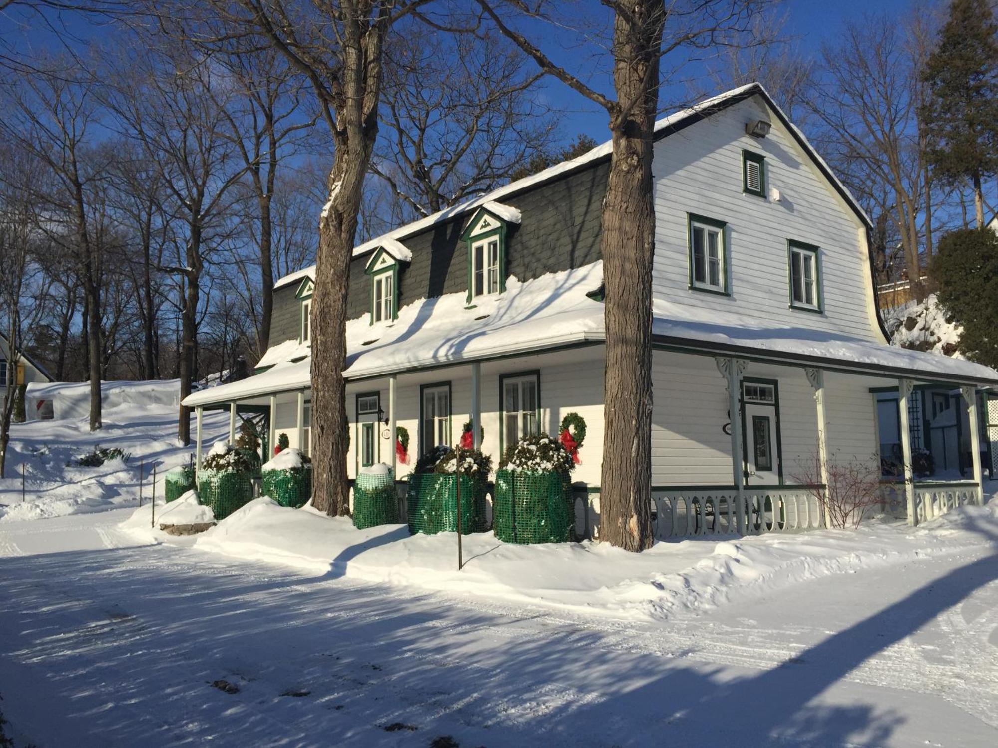 Goeliche Hotel Et Appartement Saint-Laurent-de-l'ile d'Orleans Rom bilde