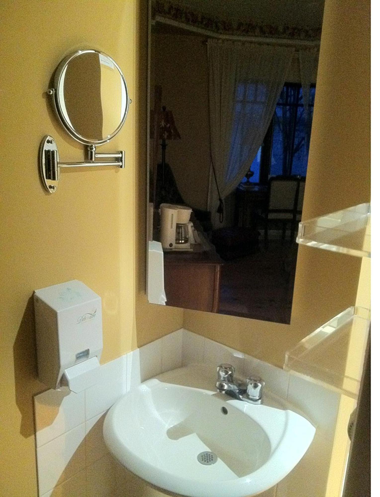 Goeliche Hotel Et Appartement Saint-Laurent-de-l'ile d'Orleans Rom bilde