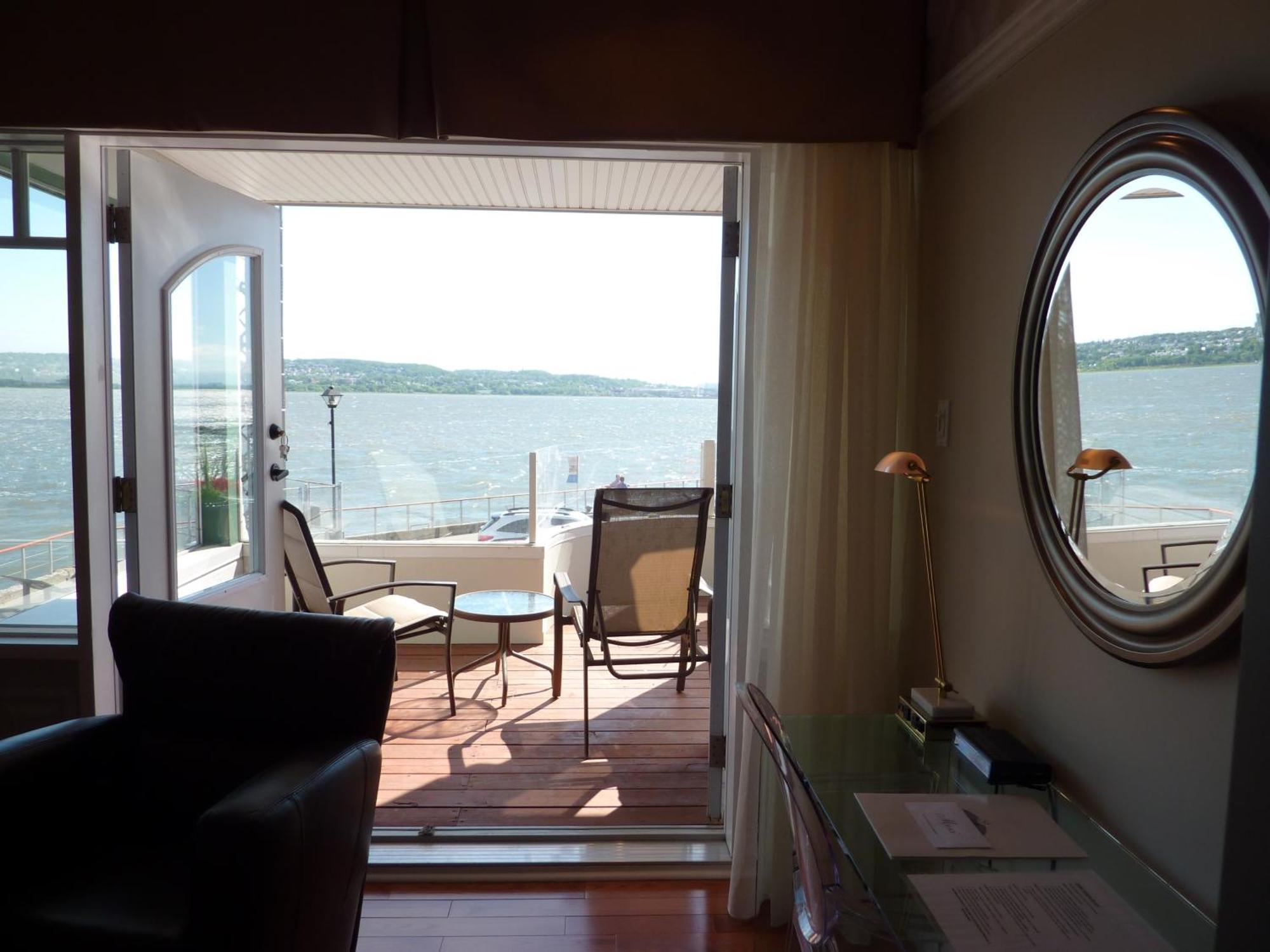 Goeliche Hotel Et Appartement Saint-Laurent-de-l'ile d'Orleans Rom bilde