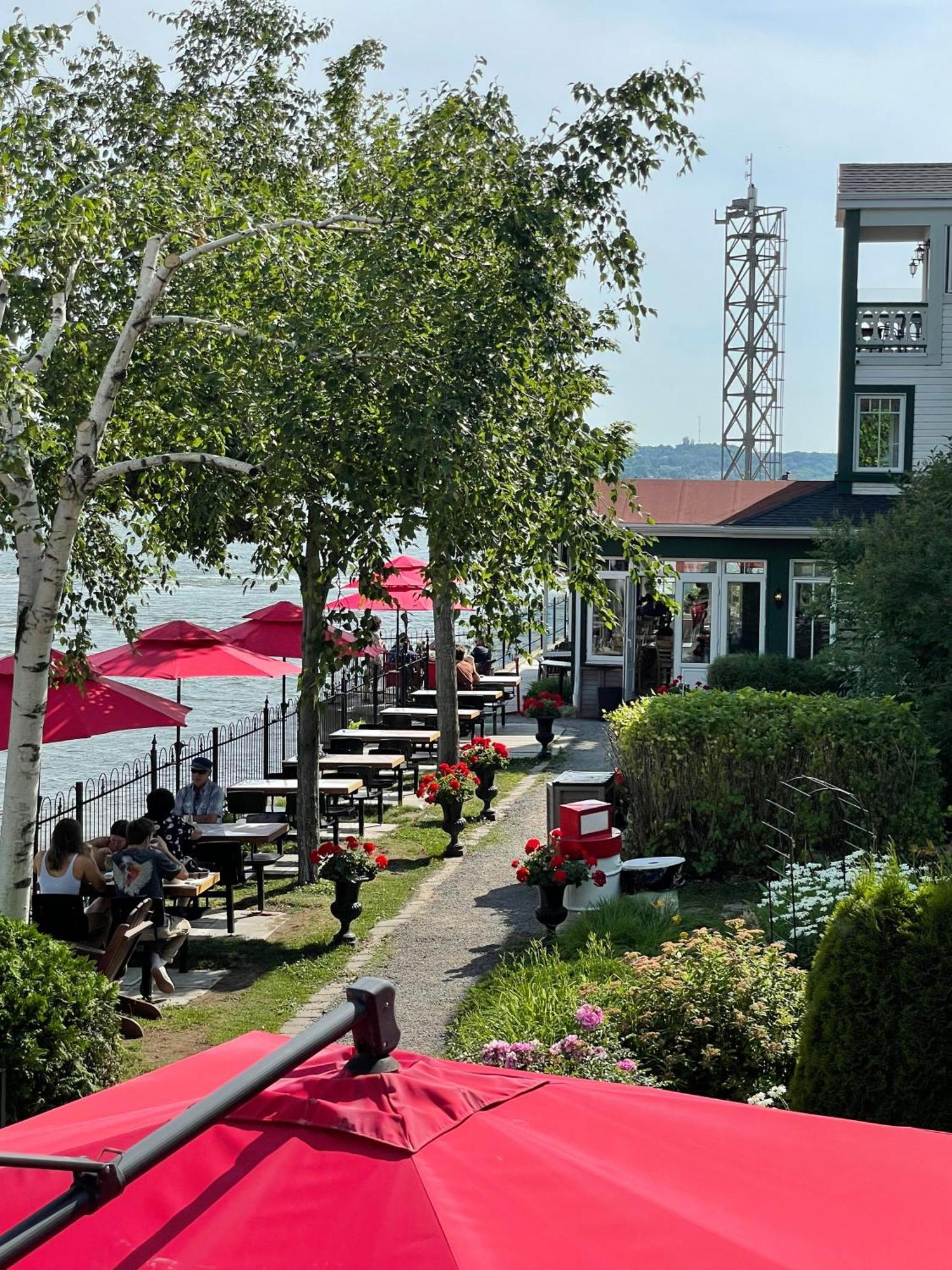 Goeliche Hotel Et Appartement Saint-Laurent-de-l'ile d'Orleans Eksteriør bilde