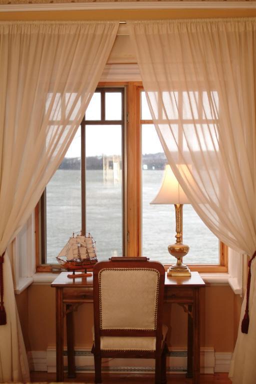 Goeliche Hotel Et Appartement Saint-Laurent-de-l'ile d'Orleans Rom bilde